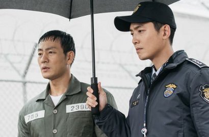 Jelang Tamat 'Wise Prison Life', Jung Kyung Ho Pamer Selife Nangis Bareng Park Hae Soo