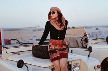 Adu Pose Bareng Ibunda di Dubai, Begini Kerennya Gaya Nikita Willy