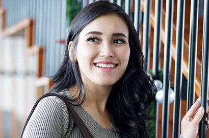 Bukan Ivan Gunawan-Raffi, Mbah Mijan Sebut Ayu Ting Ting Bakal Nikahi Pria Ini