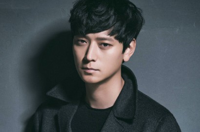 Terjadi Ledakan di Jalan Raya, Kang Dong Won Berlari dalam Poster 'Golden Slumber'