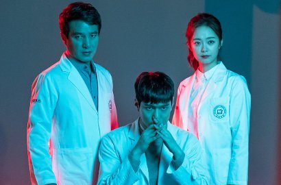 Hitam Putih, Go Kyung Pyo-Jeon So Min cs Menatap Tajam di Poster Karakter 'Cross'
