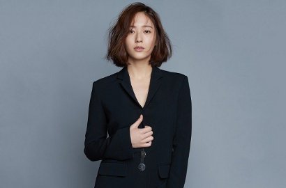 Tetap Cantik dengan Rambut Berantakan, Krystal Dipuji Habis-Habisan