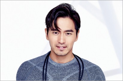 Rilis Poster, Lee Jin Wook Tersenyum Manis di 'A Tiger in Winter'