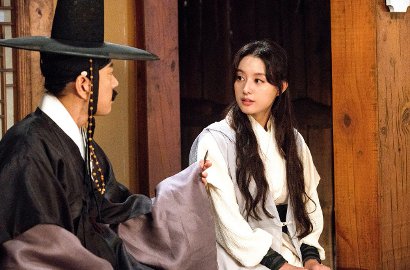 Jadi Pemanah, Kim Ji Won Siap Investigasi Kasus Pembunuhan di Poster 'Detective K: 3'