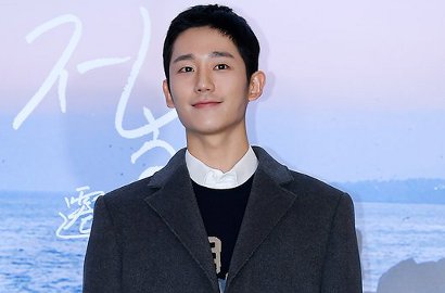 Beri Ekspresi Serius, Jung Hae In Tampilkan Pesona Raja Muda di 'Heung-boo'