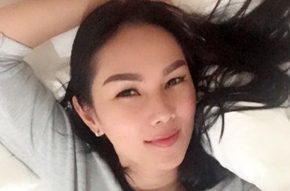 Tanpa Suami, Kalina Oktarani Ditemani Para Sahabat di Rumah Sakit