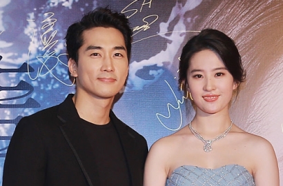 Kejutkan Fans, Song Seung Heon-Liu Yifei Dikonfirmasi Putus