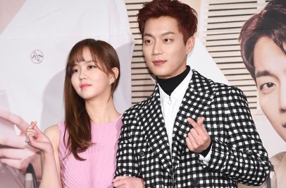 Tampil Ganteng, Yoo Doo Joon Digandeng Kim So Hyun di Preskon 'Radio Romance'