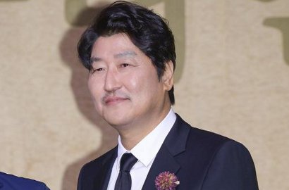 Hidup Mewah, Song Kang Ho Jadi Penyelundup Narkoba di 'Drug King'