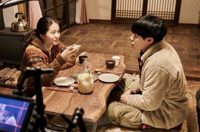 Hidup Dekat dengan Alam, 'Little Forest' Rilis Foto Ryu Jun Yeol-Kim Tae Ri di 4 Musim