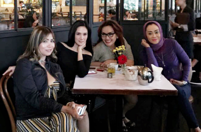 Mulan Jameela Ngopi Cantik Bareng Teman, Netter Sindir Beda Kelas dengan Maia