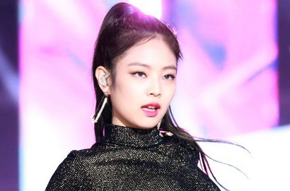 Pakai Rok Mini dan Crop Top, Pinggang Jennie Black Pink Jadi Sorotan