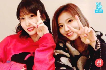 Sapa Fans Via V Live dari Jepang, Sana dan Momo Twice Ketawa Ngakak Gara-Gara Ini