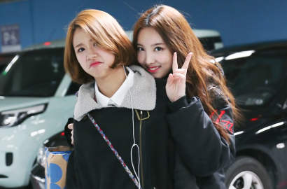Pamer Wajah Polos Tanpa Makeup, Seperti Ini Penampilan Nayeon dan Chaeyoung Twice
