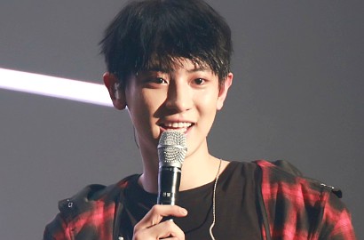 Gara-Gara Kelewat Tinggi, Kocaknya Chanyeol Alami Hal Ini Saat Foto