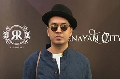 Lakukan Aksi Debus, Tangan Kevin Julio Tak Terluka Saat Disayat Golok