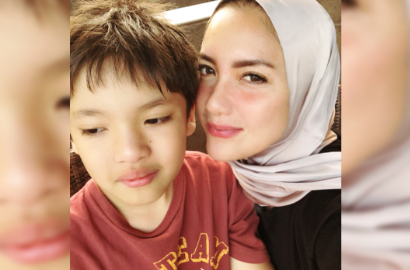 Umroh dan Berhijab, Kecantikan Tia Ivanka Makin Terpancar