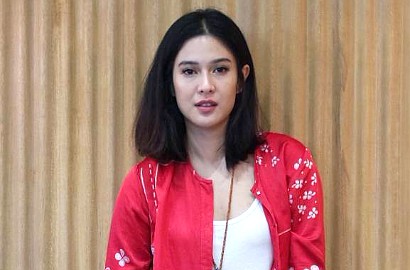 Dian Sastro Tampil Cantik dan Elegan Pakai Sanggul, Netter Terkesima