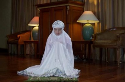 Ada Adegan Natasha Wilona Berdoa Setelah Shalat, 'Siapa Takut Jatuh Cinta' Dikritik Netizen