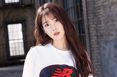 Imut vs Sporty, Begini Gaya IU Saat Jadi Model Brand Sepatu Populer