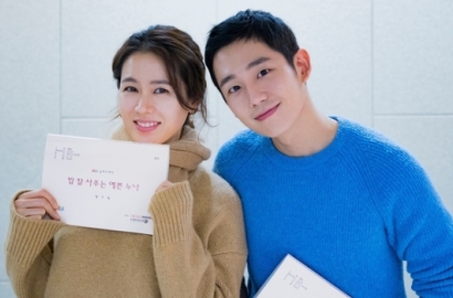 Jung Hae In Bangga Jadi Lawan Main Son Ye Jin di 'Pretty Noona Who Buys Me Food'