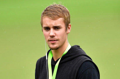 Terima Penghargaan Latin Grammy Awards, Ternyata Piala Justin Bieber Tertukar
