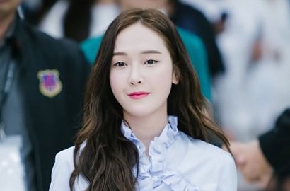 Seru-Seruan di Tokyo, Jessica Jung Naik Limusin Hingga Jajan di Jalan