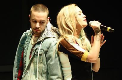 Pertama Kali Nyanyikan 'For You' Secara Langsung, Rita Ora-Liam Payne Ciuman?