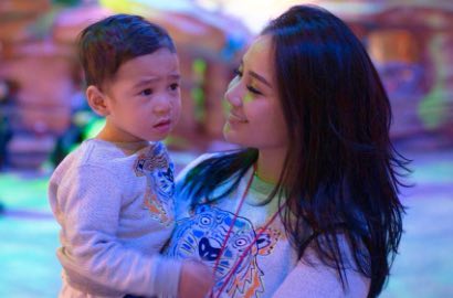 Nagita Iseng Kasih Rambut Buat Rafathar, Kode Ingin Punya Anak Perempuan?
