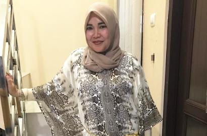 Unggah Foto Umrah, Ibu Ayu Ting Ting Dicibir Gara-Gara Salah Tulis Alhamdulillah