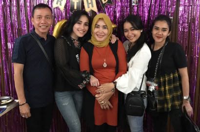 Ayu Ting Ting Punya Squad Bule di Sidney, Orangtua Ikut Bahagia