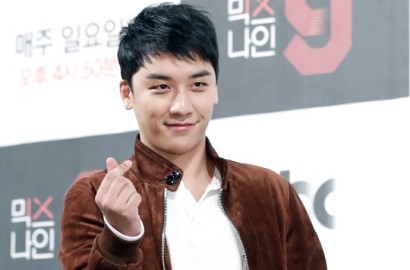 Hadiri Pernikahan Taeyang-Min Hyo Rin, Seungri Pamer Foto Ganteng