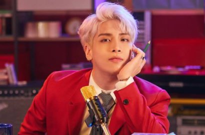 SM Posting 2 Piala Kemenangan 'Shinin', Mendiang Jonghyun Tuai Komentar Bangga