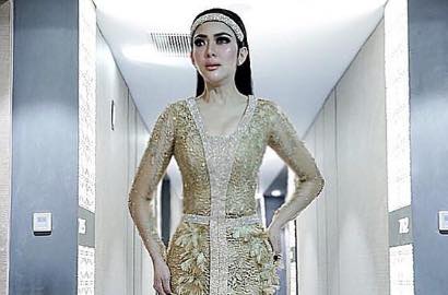Syahrini Glamor dan Cantik Berkilau, Netter Penasaran Asal Uangnya