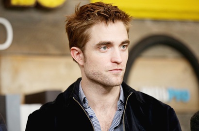 Liburan di Antigua, Robert Pattinson Pamer Abs