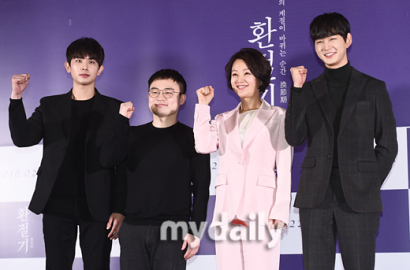 Ganteng Serba Hitam, Lee Won Geun cs Hadiri Jumpa Pers 'In Between Seasons'