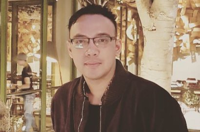 Saking Inginnya Bertemu Anak, Sandy Tumiwa Nangis di Depan Publik