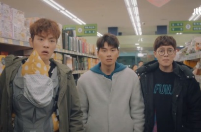 Kim Jung Hyun cs Parodikan Adegan Populer 'Goblin' di 'Waikiki', Sekocak Apa?