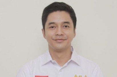 Jarang Terlihat di Televisi, Adly Fairuz Akan Maju Jadi Caleg DPR?