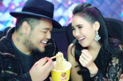 Ayu Ting Ting Seksi Pamer Belahan Dada Depan Ivan Gunawan, Netter Sindir Soal Harga Diri
