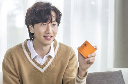 Berseragam Polisi, Gantengnya Lee Kwang Soo Pasang Ekspresi Serius di 'Live'