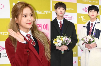 Yeri RV Hingga Member Golden Child-Momoland Cs Sumringah di Acara Kelulusan SMA