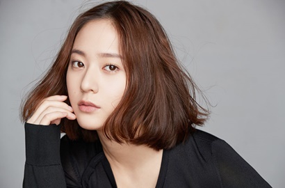 Makin Dewasa, Krystal Tampil Cantik Elegan di Iklan Kosmetik