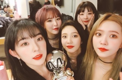 Rayakan Kelulusan SMA Yeri, Red Velvet Unggah Postingan Ini