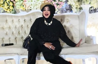 Beri Pujian Seperti Ini, Rina Gunawan Ingin Jadi Wedding Organizer Ayu Ting Ting?