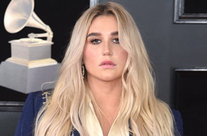 Konser di Dubai, Kesha Terjatuh di Atas Panggung