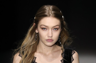 Disebut Terlalu Kurus di NYFW, Gigi Hadid Akui Alami Penyakit Autoimun
