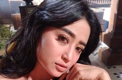Tangan Disebut Keriput di Foto Ini, Begini Pembelaan Dewi Persik