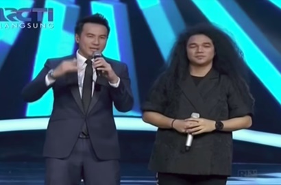 Bawakan Lagu Dewa 19 di 'Idol', Serunya Chandra Nyanyi Bareng Juri Pria