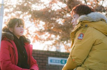 Romantisnya Kim So Hyun-Yoon Doo Joon Tatapan Intens di 'Radio Romance'